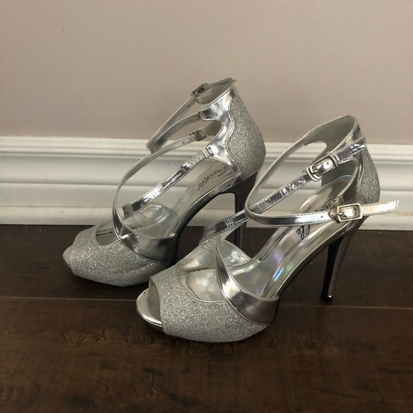 Camille La Vie silver high heel sandals size 6 - Picture 3 of 15